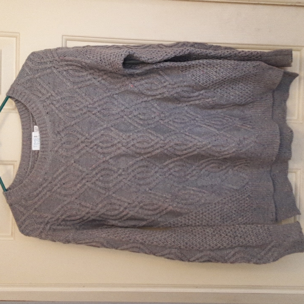 Time and Tru crew neck sweater. Gray . Size small.
